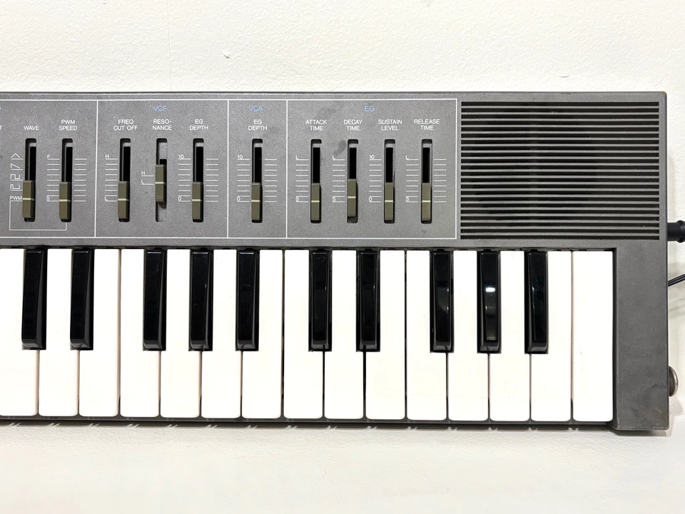YAMAHA CS01 Analog Monophonic Synthesizer From Japan - Image 4 of 4