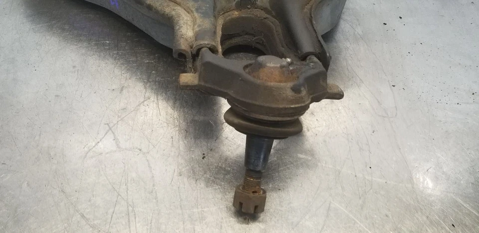 Chevy Tahoe 1996 brazo de control inferior conductor delantero izquierdo 5,7 L 4x4 4x4 Foto 2 de 4