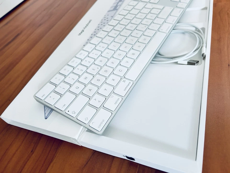 Apple Magic Keyboard mit Ziffernblock + OVP + Ladekabel - Bild 2 von 4