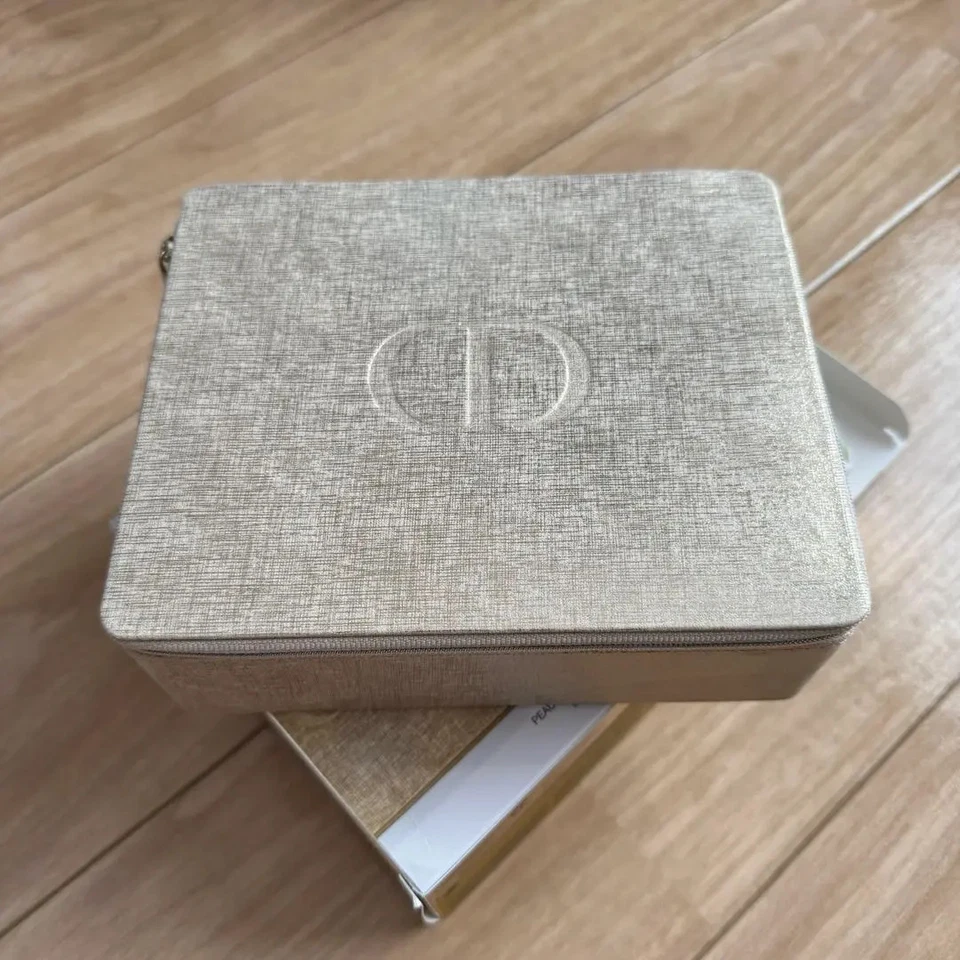 Juego de cofres Dior Prestige Discovery para el cuidado de la piel regenerador y perfeccionador limitado Foto 2 de 4