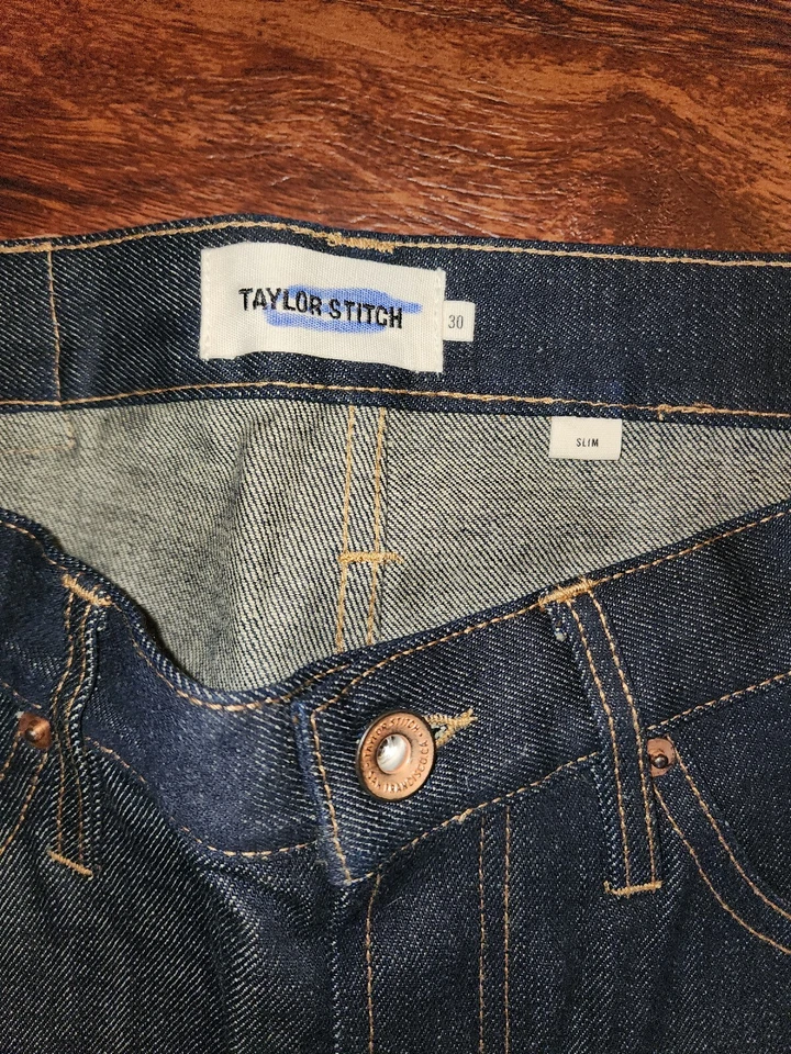 TAYLOR STITCH MEN'S ORGANIC COTTON SLIM JEAN IN RINSED ORGANIC SELVAGE DARK BLUE - Image 4 of 4