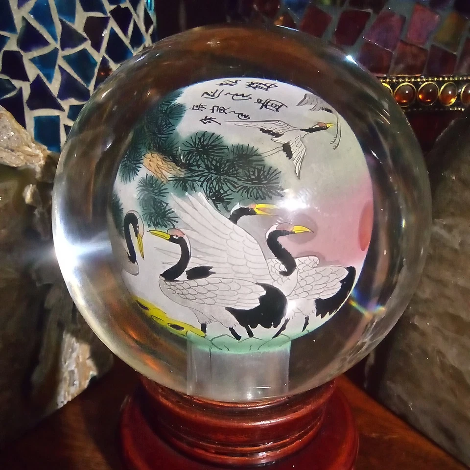 Grúa esfera reverso de vidrio artístico chino de 4,5" pintada a mano soporte de madera giratorio 6" Foto 2 de 4