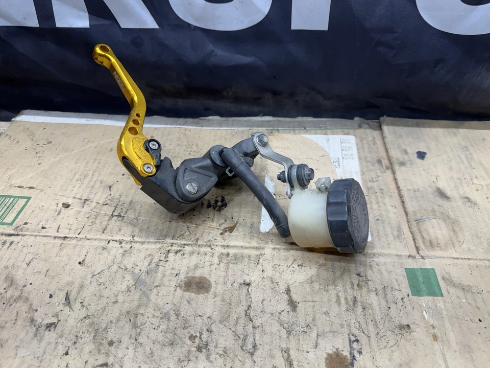 08-11 Honda CBR1000RR OEM Depósito de cilindro maestro de freno delantero Foto 2 de 4