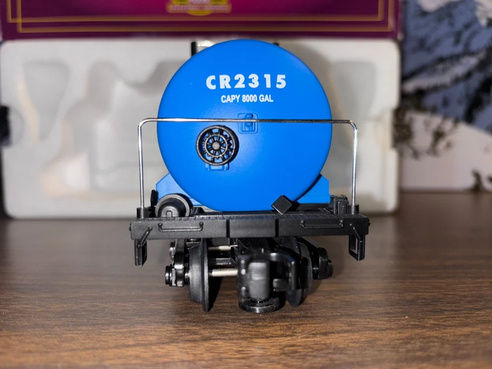 MTH 20-9601L Conrail 8000 Gallon Tank Car O Scale in Excellent pre-owned cond. - Image 3 of 4