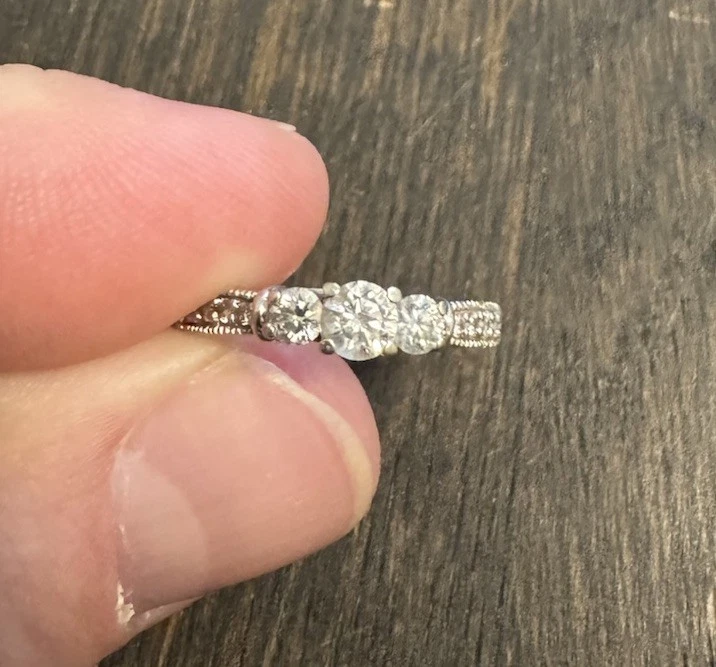 14K 2TONE 3-ROUND DIAMOND BAND RING SZ 6/7 4 grams - Image 3 of 4