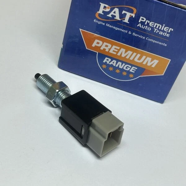 Interruptor de luz de freno para Nissan D21 + D22 NAVARA 85-15 2 años de garantía Foto 2 de 3