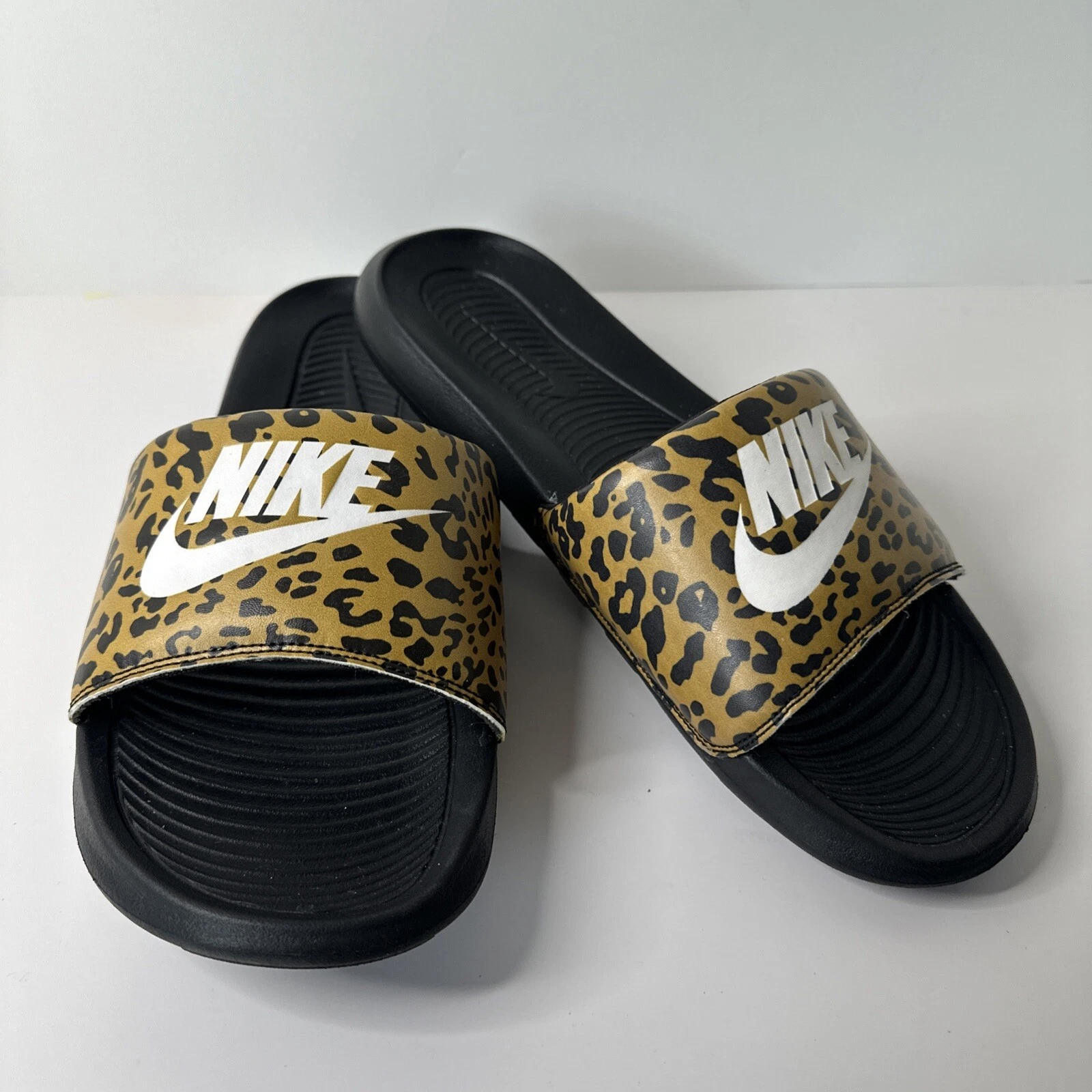 Sandali Nike Victori One Slides donna taglia 11 stampa leopardata. MOLTO BELLO ?