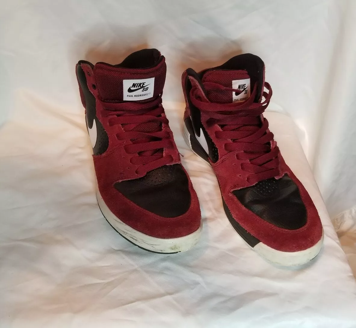 Burgundy nike hotsell mens shoes