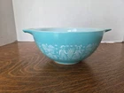 Vintage Pyrex Amish Butterprint 442  Mixing Bowl 1-1/2 Qt White On Turquoise