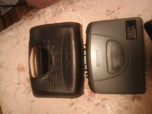 Vintage Sony Walkman WM-FX251 FM/AM Player W/Leather Case - Untested