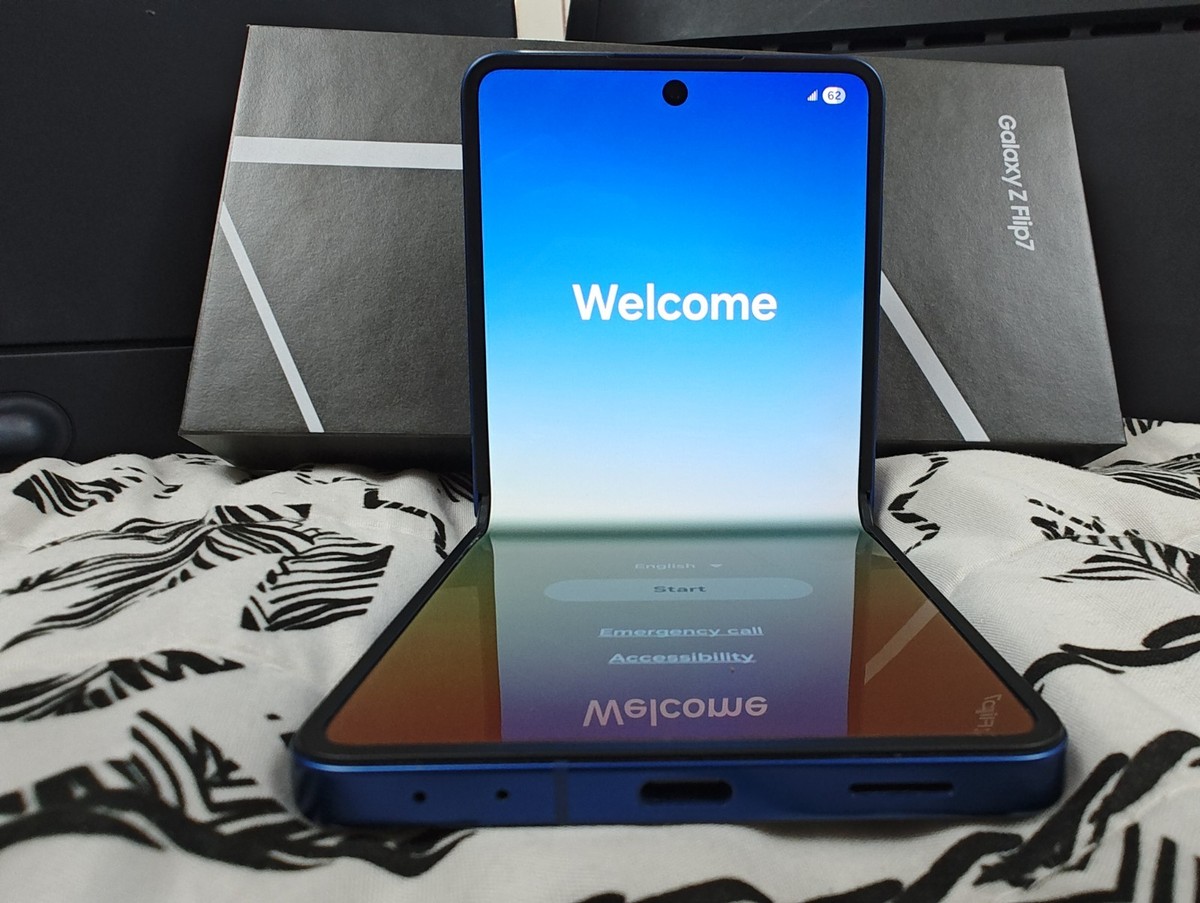Samsung Galaxy Z Flip 7 - 256 GB - Blue Shadow (Unlocked) | eBay