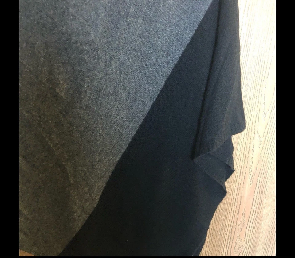 Poncho suéter Kinross Cashmere para mujer negro gris a rayas 100 % cachemir OS suave Foto 4 de 4