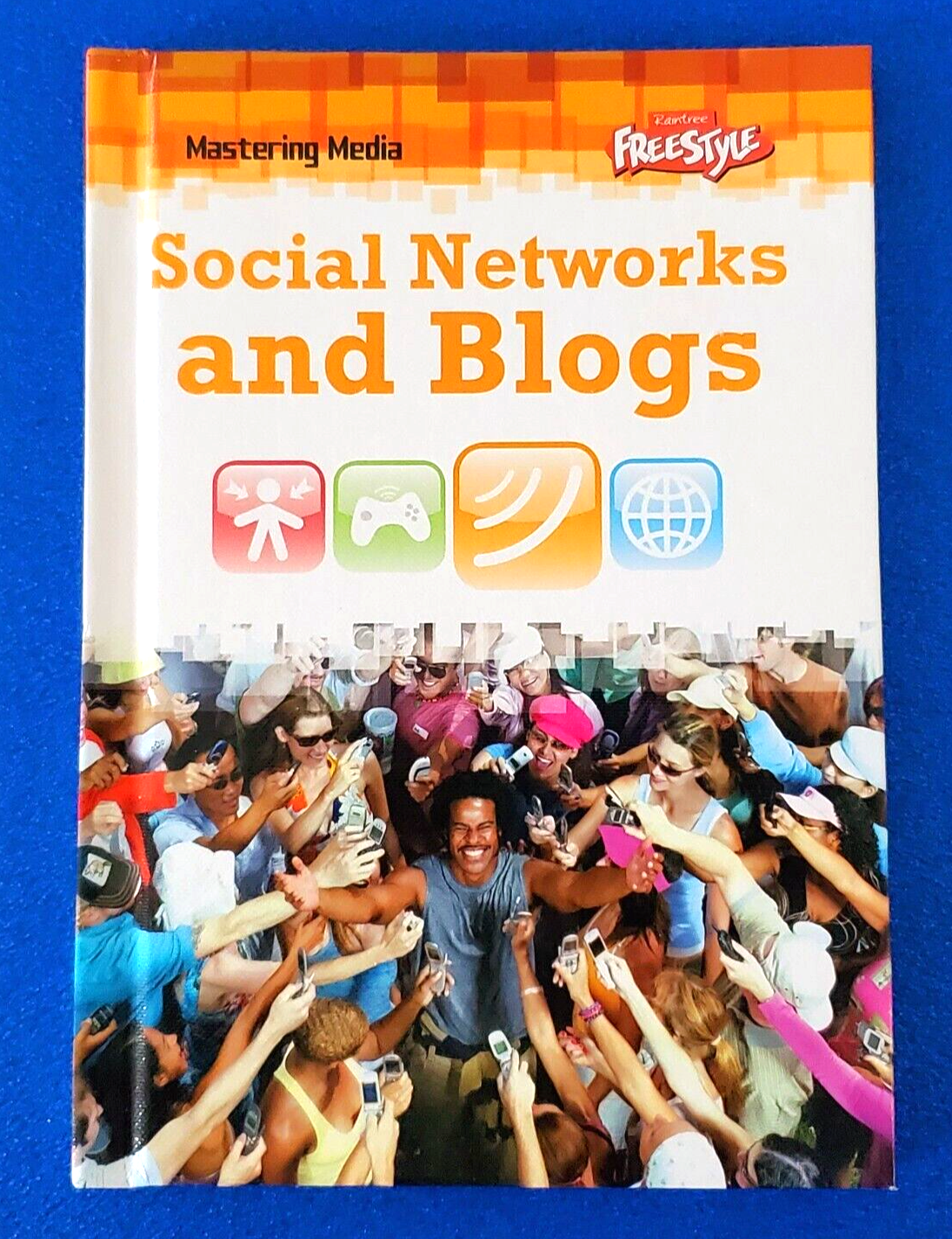 SOCIAL NETWORKS AND BLOGS HARDCOVER MASTERING MEDIA CHILDREN'S REFERENCE BOOK