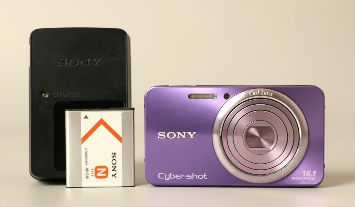 Sony Cyber-shot DSC-W570 16.1MP Digital Camera Purple 5x Zoom