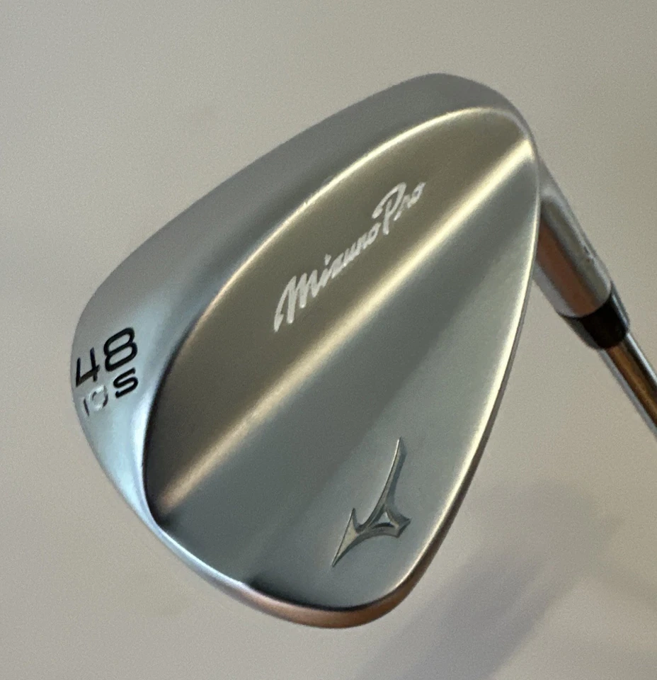 MIZUNO PRO T-1 CUÑA SATINADA BLANCA 48*/10S/DINÁMICA GOLD TOUR EDICIÓN S400 Foto 2 de 4