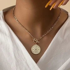 Women's Fashion Circular Pendant Necklace Golden Collarbone Chain Alloy