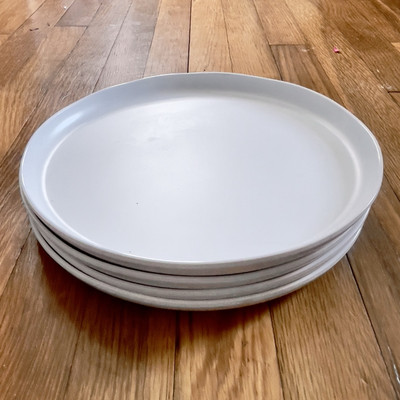 Rachel Zoe Melamine Dinner Plate set of 4 matte white - Matte sand backside 10.5