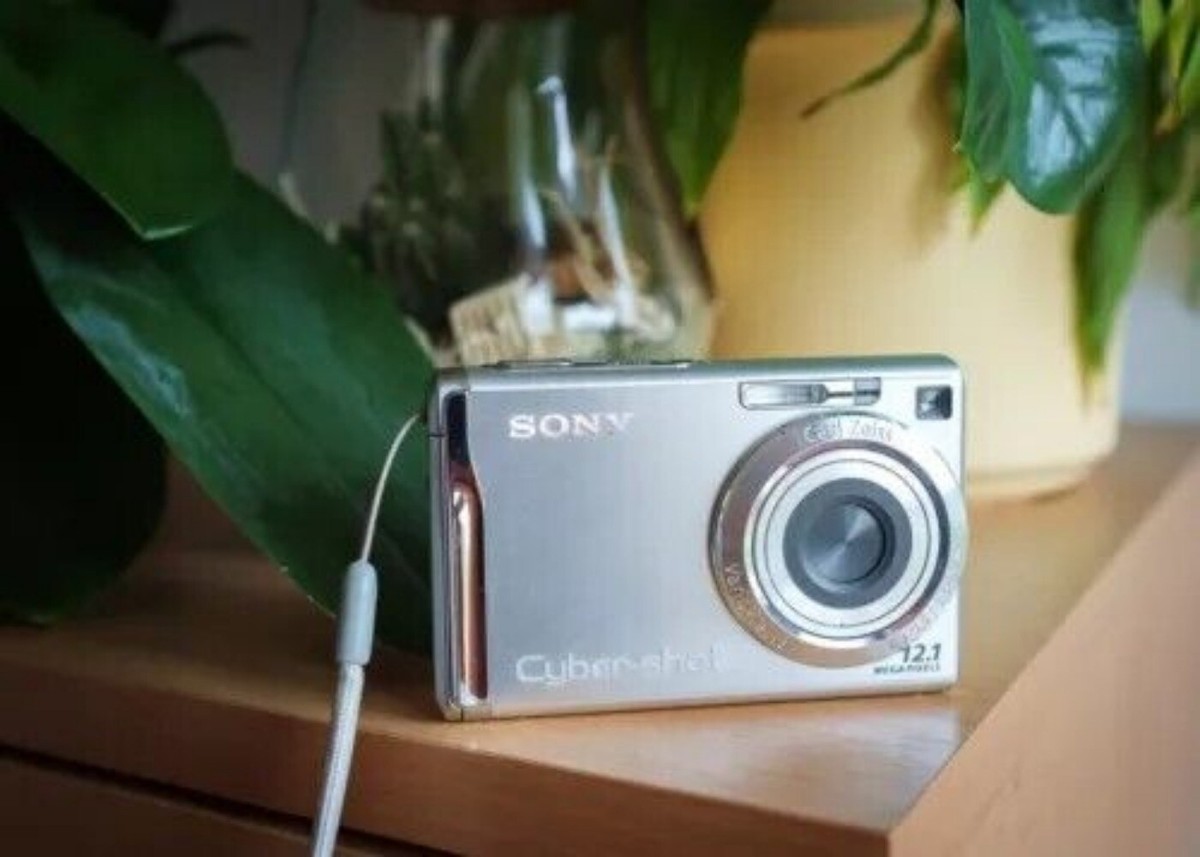 Sony Cybershot DSC W200 12.1MP 3x Optical Digital Camera Sony Cybershot DSC W200 12.1MP 3x Optical Digital Camera