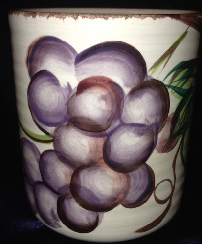 TABLETOPS UNLIMITED VINTAGE GRAPE MUG 16 OZ GRAPES ON CREAM BRUSHED BROWN EDGE