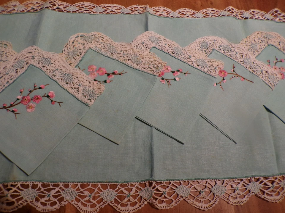 Ancien chemin de table avec ses 6 serviettes lin vert brodé + dentelle ( ref 8 ) - Photo 3/4