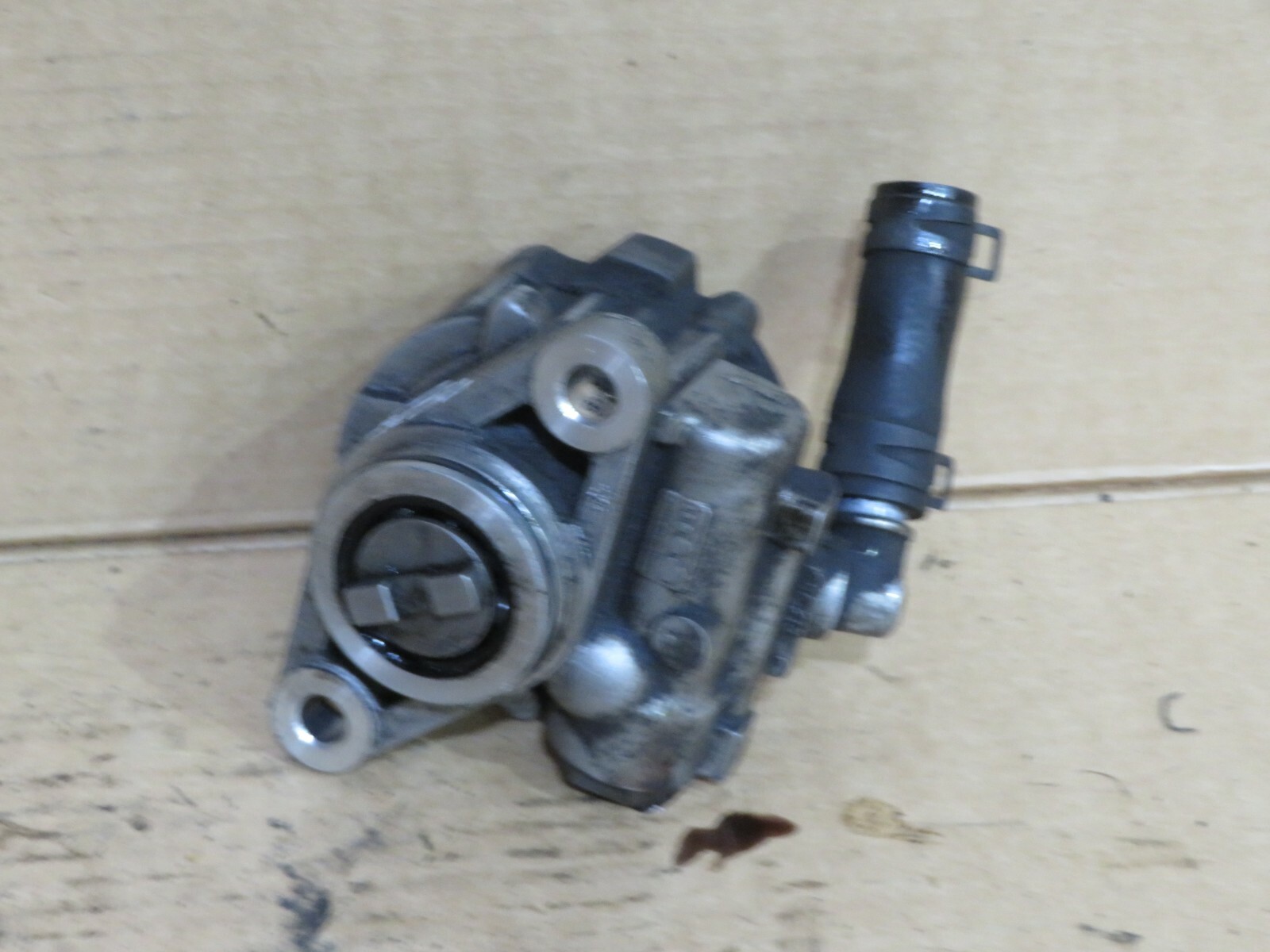 2010 Mitsubishi FUSO Canter 3.0td Power Steering Pump 504346736 