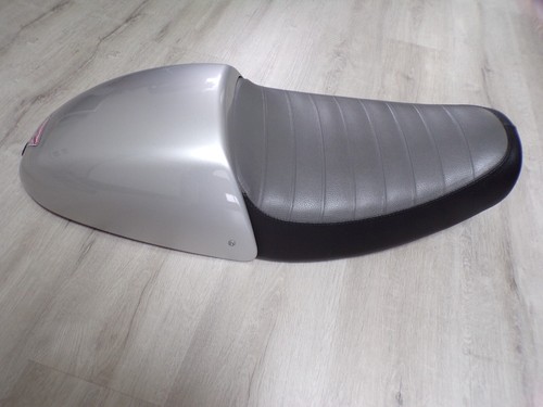 Rare Triumph 2001-15 Twin Bonneville factory bolt on cafe solo dual seat Sixty 8 - Picture 10 of 18