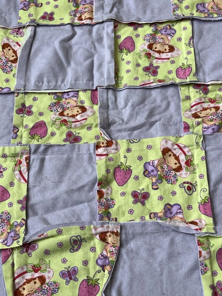 Edredón de trapo vintage Strawberry Shortcake púrpura, rosa fresa nuevo Foto 2 de 4