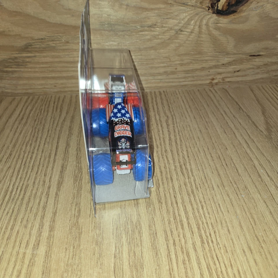 Monster Jam Stars Stripes Grave Digger vs JCB Digatron Eagle 1/64 Lote de 2 2025 Foto 4 de 4