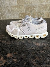 On Cloud. Cloud 5 59.98774. Womens Size 5 Ice/White.