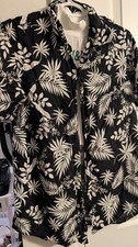 Vintage C C California Men  s black nd White Hawaiian Shirt Size medium A 