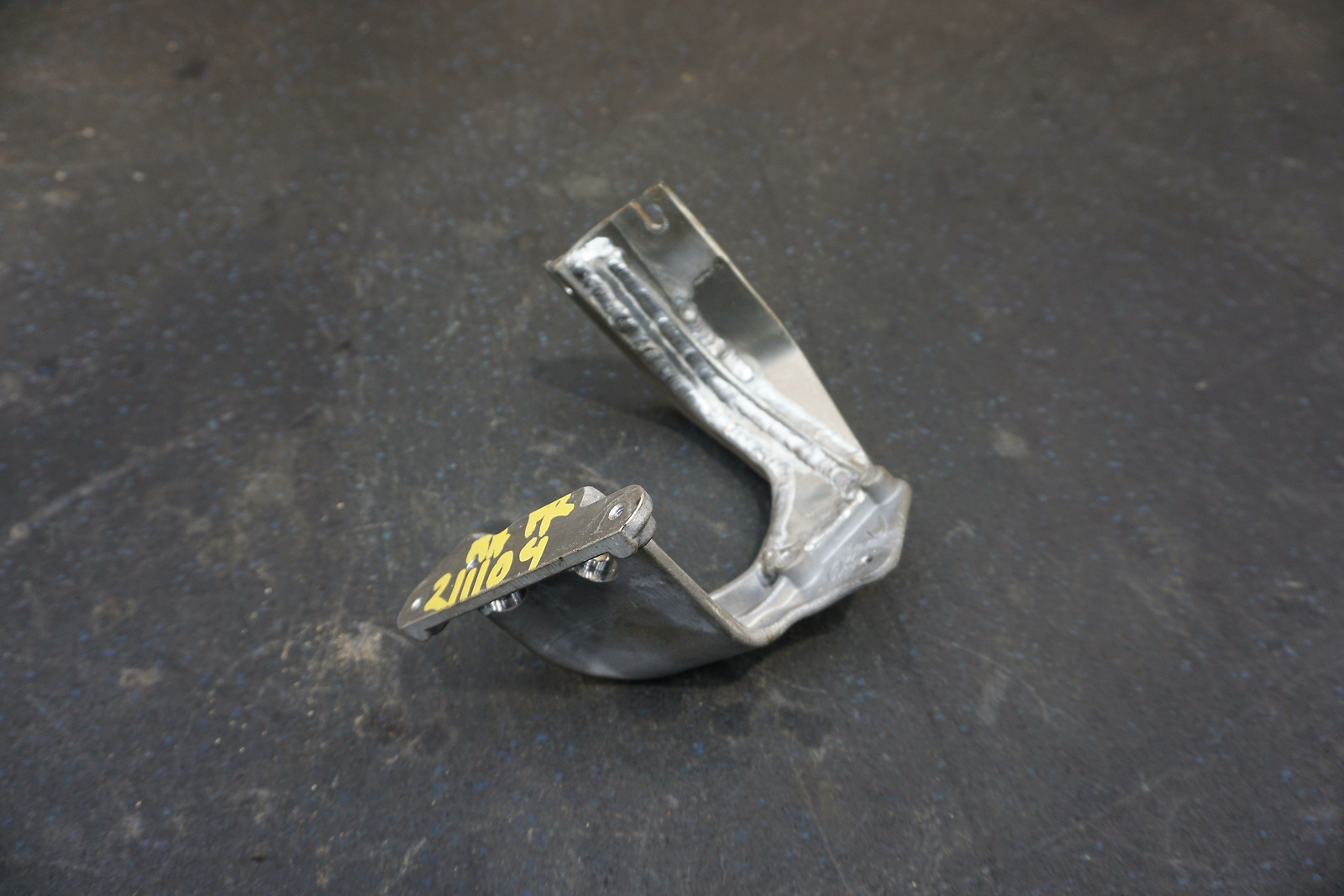Right Front Bracket OEM 11D0011CP McLaren 650S Spider 2016