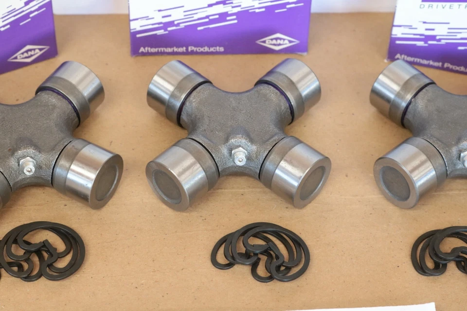 Toyota Tundra 2007-2021 Kit de cojinete de suspensión de junta en U trasero de 2 piezas Spicer Foto 4 de 4