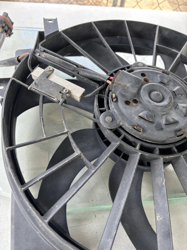 2000 - 2005 SATURN L SERIES Radiator Motor Colling Fan OEM - Image 4 of 4