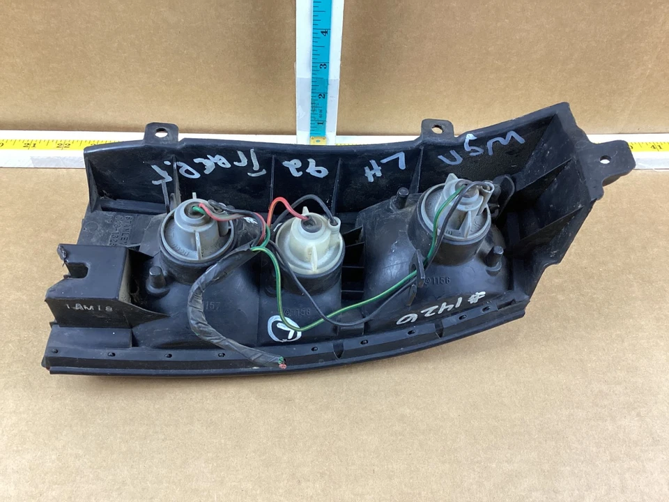 Conjunto de luz trasera izquierda del lado del conductor Mercury Tracer Station Wgn 1991-1996 Foto 4 de 4