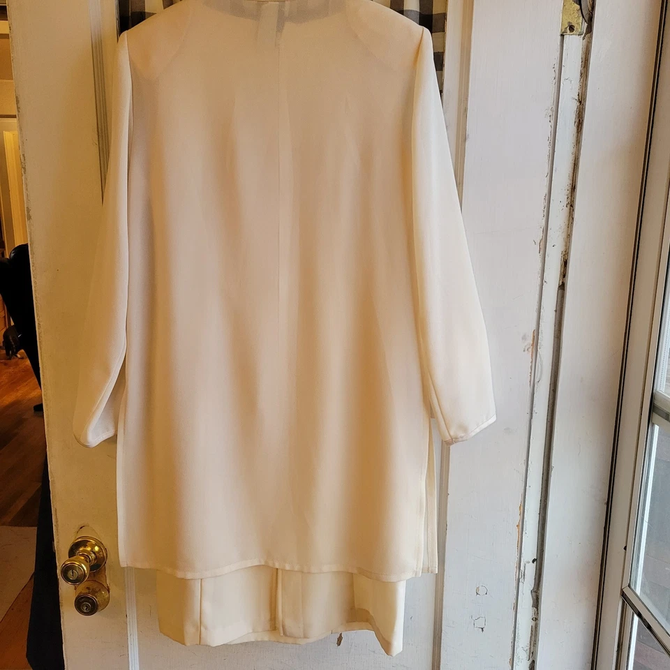 De colección. Vestido Perceptions Formal Boda Marfil Cuentas con Cárdigan Floral Talla 8 Foto 2 de 4