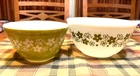 PYREX Crazy Daisy Mixing Bowls Set of 2 Green 1-1/2 Qt (402) & 1-1/2 Pt (401)