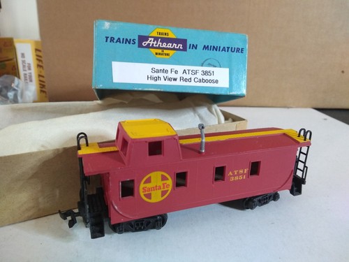 Tren escala HO con caja... ATHEARN SANTA FE ATSF 3851 ALTA VISTA FURGÓN DE COLA ROJO | Condition: Used