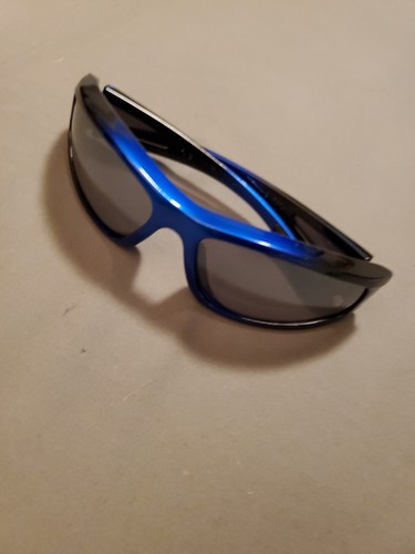 Occhiali da sole EYEWEAR GVZ87+ montatura blu made in Taiwan - Foto 10 di 12