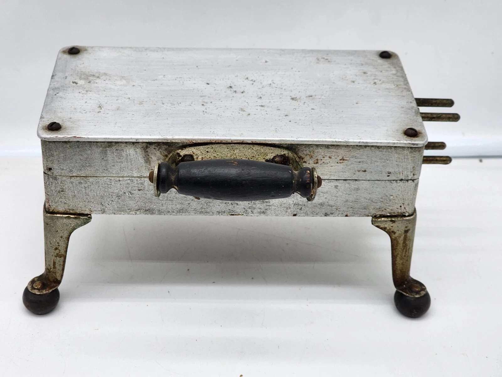 "UNIVERSAL" WAFFLE MAKER IRON - VINTAGE 1916 - LANDERS, FRARY & CLARK
