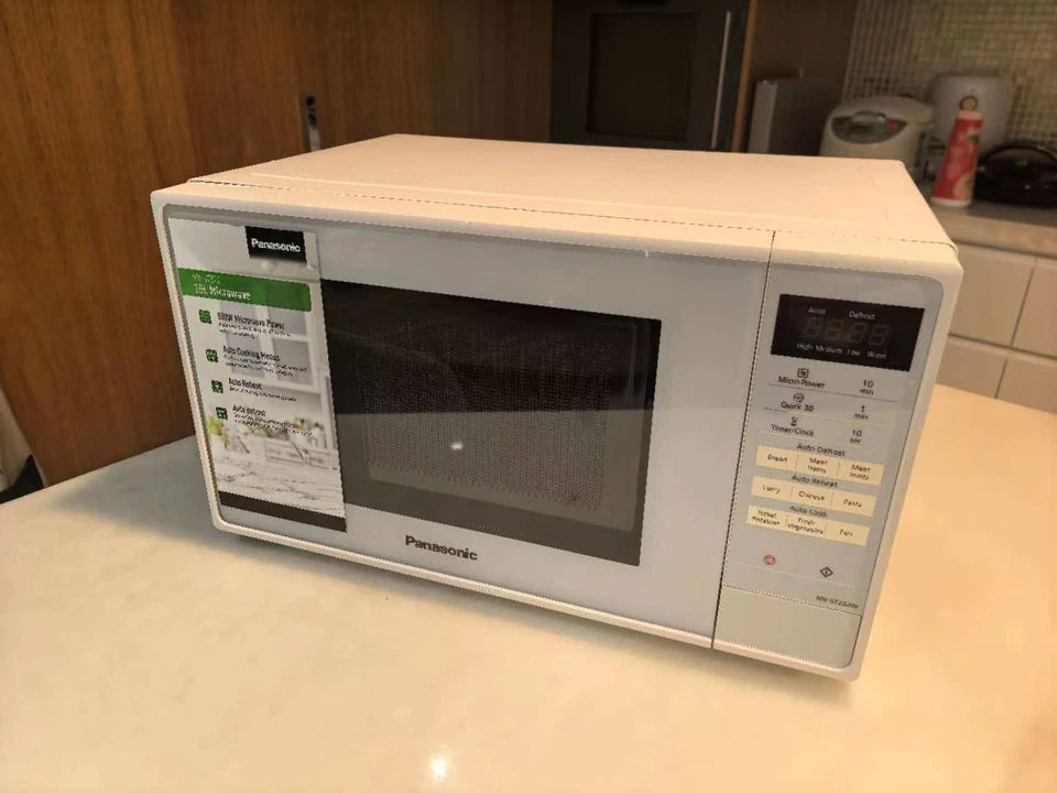 BRAND NEW Panasonic Nn-st25jwqpq 20l Compact Microwave Oven 800w - White - image 3 of 4