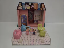 VINTAGE LGT (LEWIS GALOOB TOYS)  DOLL HOUSE CASE MAGNETIC DOLLHOUSE 1991