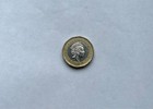 Queen Elizabeth II One Pound Coin 2016 gold and silver color excellent condition — photo 1