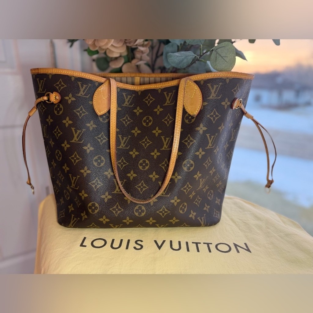 Authentic Louis Vuitton Neverfull MM Monogram Tote 2017 SD0157