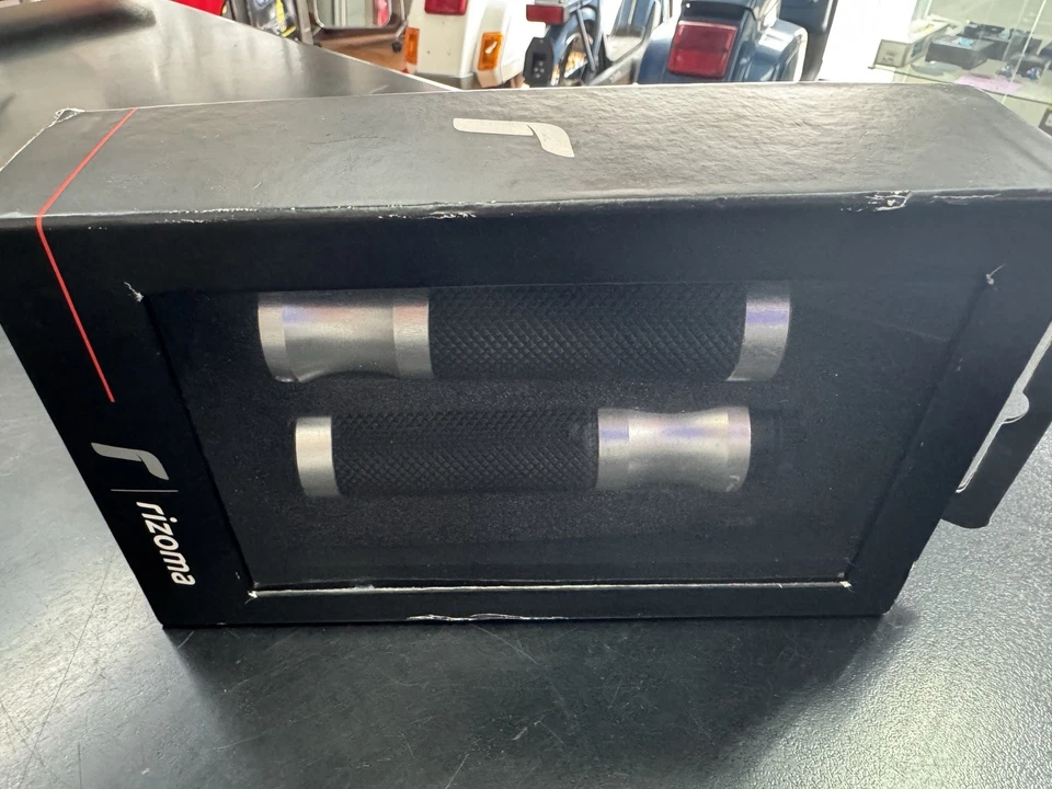 Manopole originali Rizoma Sport col.argento - Immagine 4 di 4