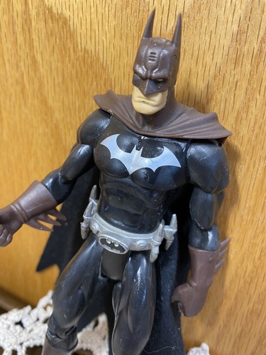 Batman ~ DC Comics S03 Action Figure ~ 6 Inch ~ with cloth cape - Picture 2 of 11
