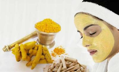 Hausgemachte entgiftende Kurkuma & Bentonit Ton Spa Gesichtsmaske Puder