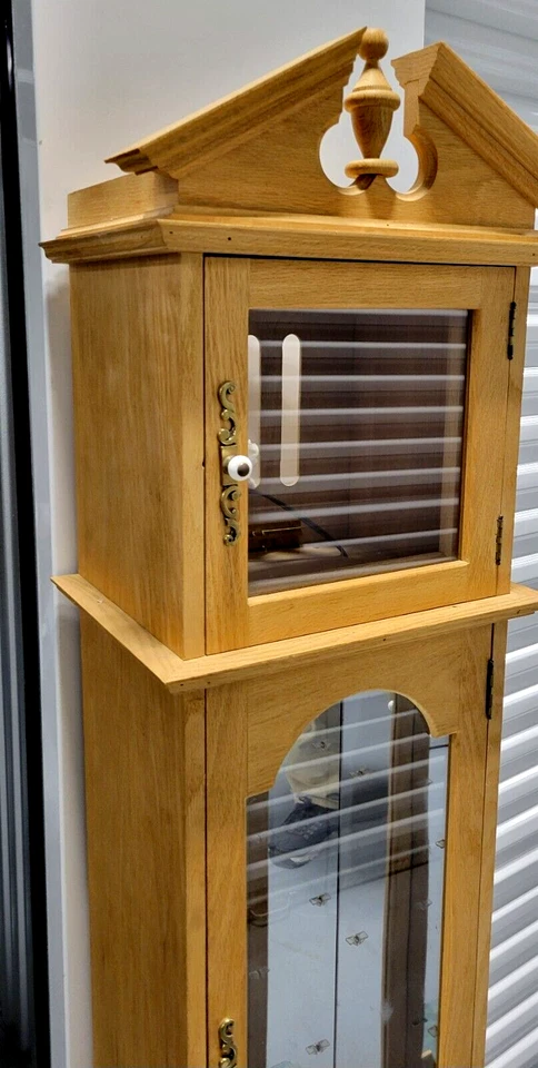 VITRINA DE MADERA DE ROBLE NATURAL ILUMINADA GABINETE DE CURIOSIDADES RELOJ DE ABUELO CAJA FRONTAL Foto 3 de 4