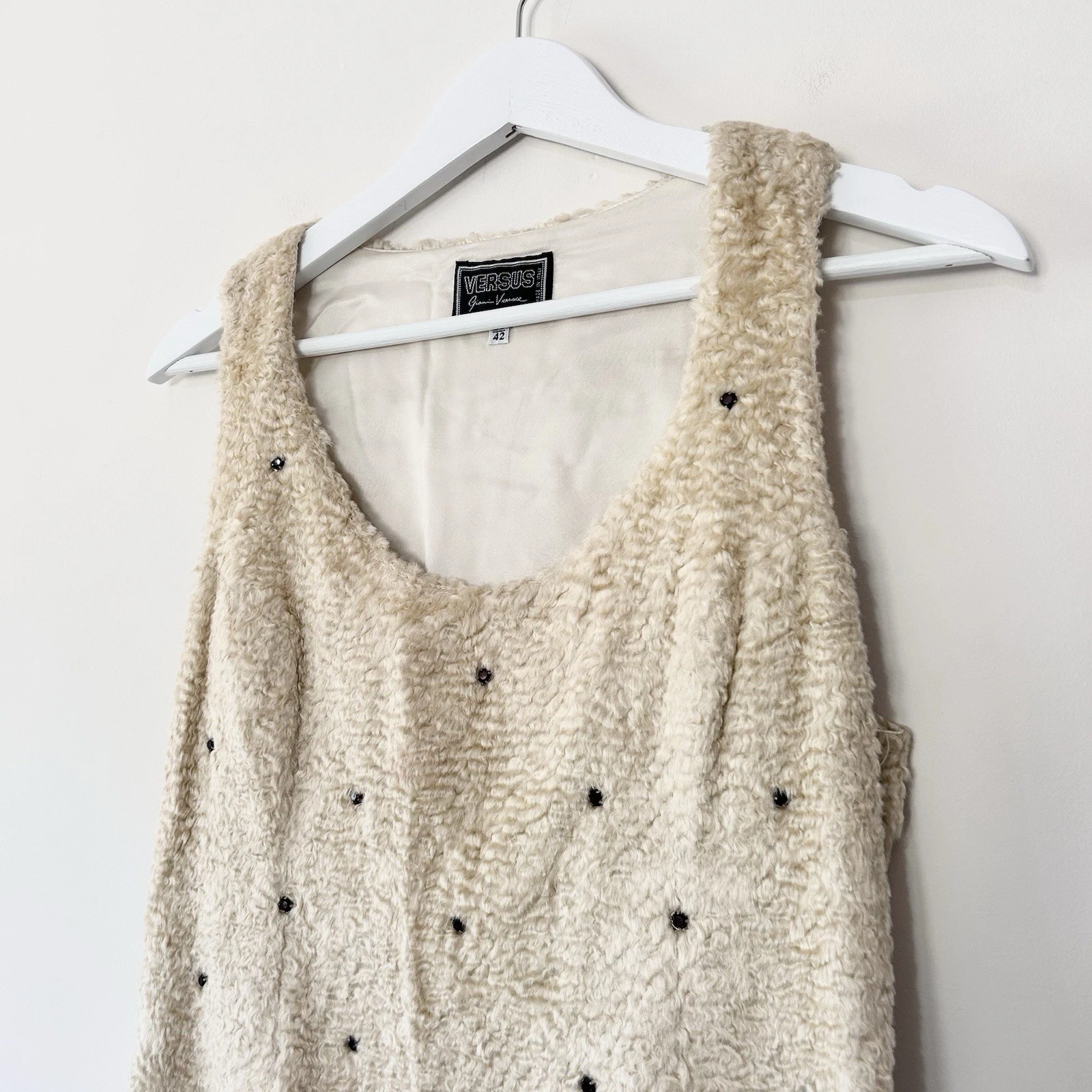 Abito Versus Gianni Versace Y2K adatto UK 8 pelliccia sintetica crema strass anni 90