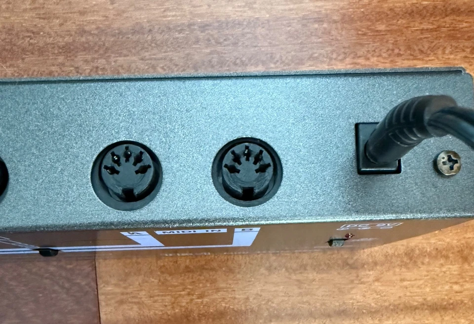 Casio TB-1 Midi Thru Box De Colección - Probado ¡Todavía funciona muy bien! Foto 4 de 4