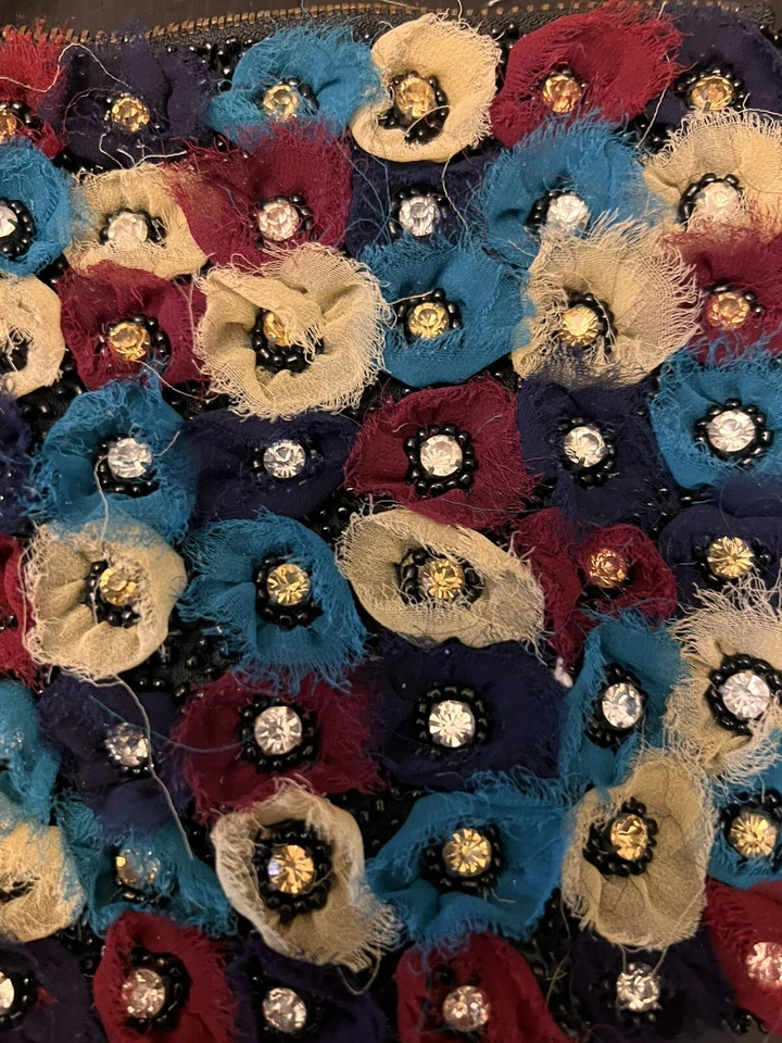 Nuevo bolso de mano Anthropologie con cama de flores precio de venta sugerido por el fabricante: 98 USD Foto 2 de 3